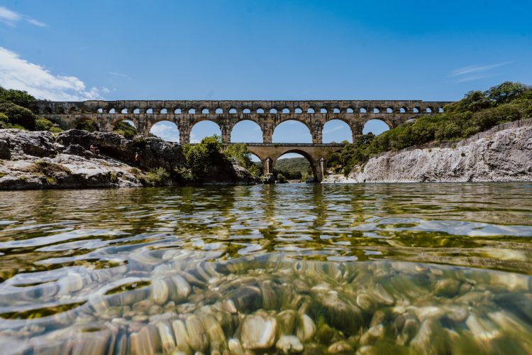 ancient Roman aqueduct bridge